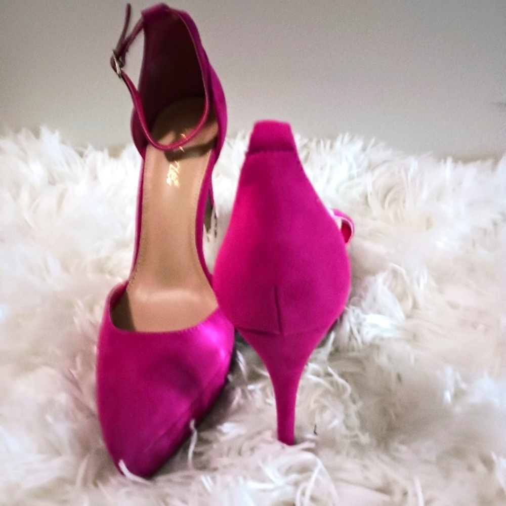 Fushsia Berry Pumps.   New In Box